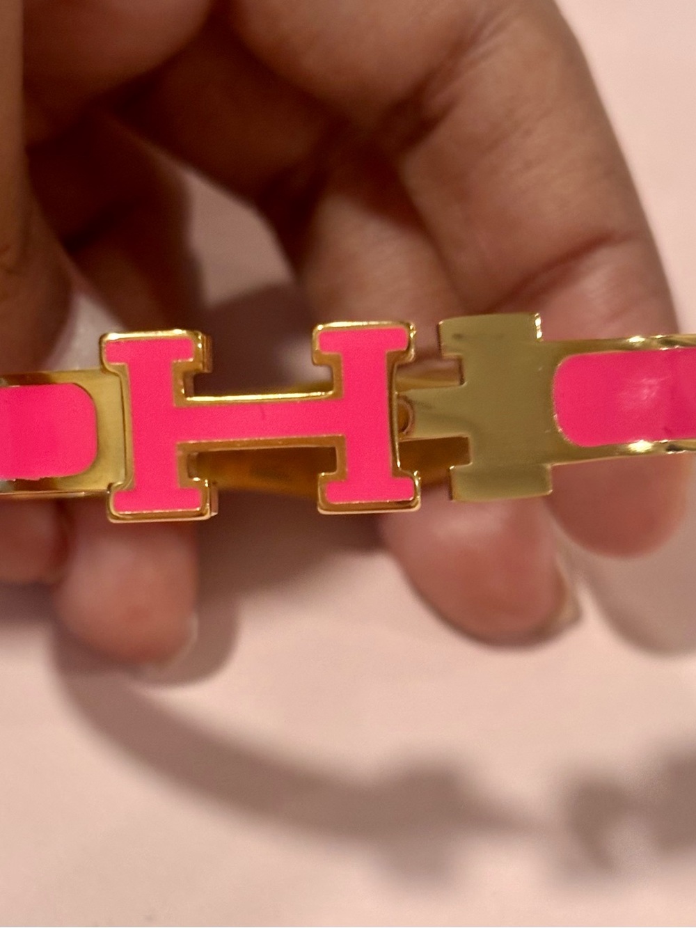 🩷Hot Pink🩷 Clasp Bangle Bracelet Size PM Small Luxury Designer Letter H - Picture 9 of 14